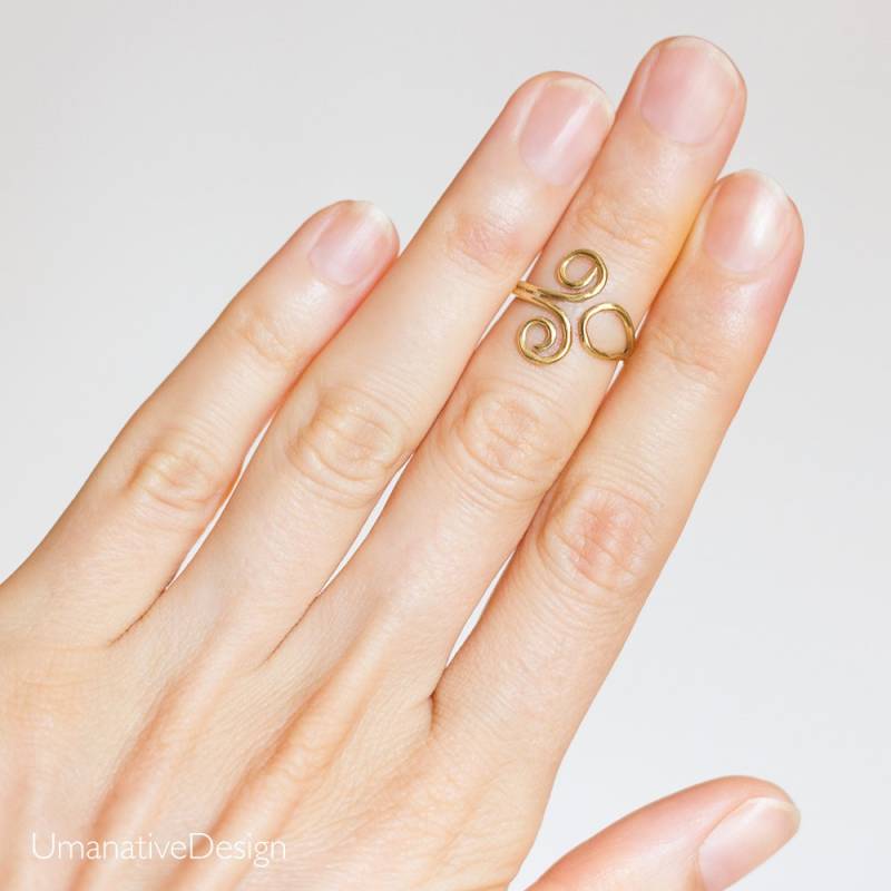 Gold Midi Ring. Knuckle Ringe. Oben Ring von Umanativedesign