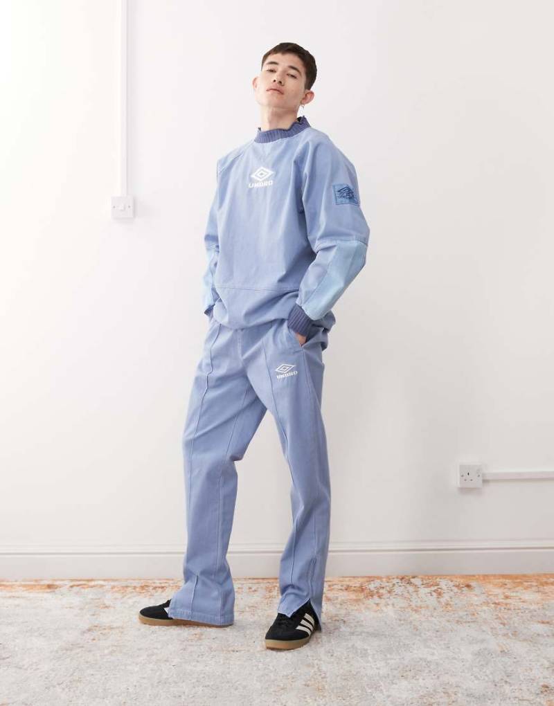 Umbro - Drill - Hose in Blau mit Logostickerei von Umbro