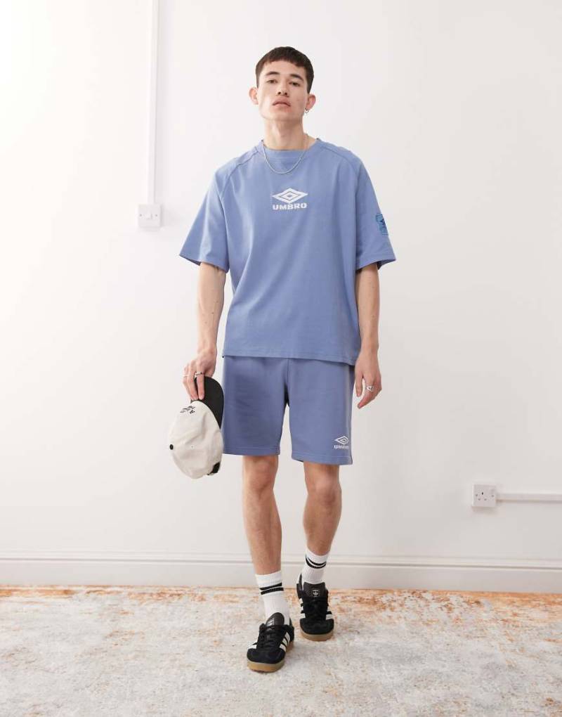 Umbro - Drill - Shorts in Blau mit Logostickerei von Umbro