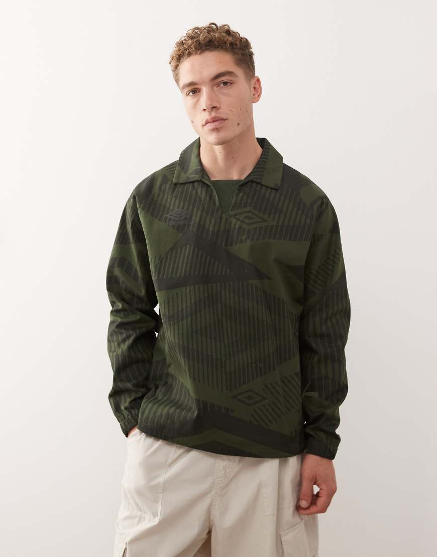 Umbro - Gemustertes Sport-Top in Khaki und Schwarz-Grün von Umbro