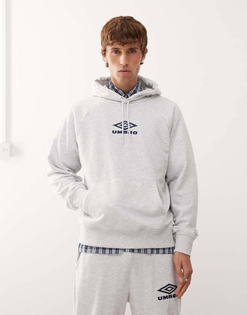Umbro - Kapuzenpullover in Grau mit ikonischem Logo von Umbro