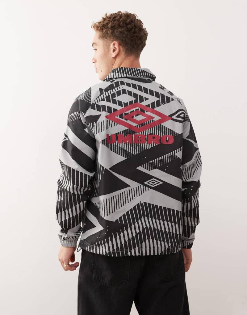 Umbro - Oberteil aus Drill in Grau mit Print von Umbro