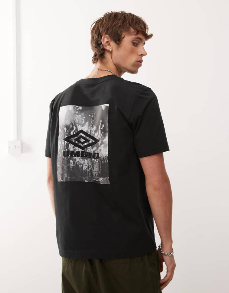 Umbro - T-Shirt in Schwarz mit Industrie-Grafik von Umbro