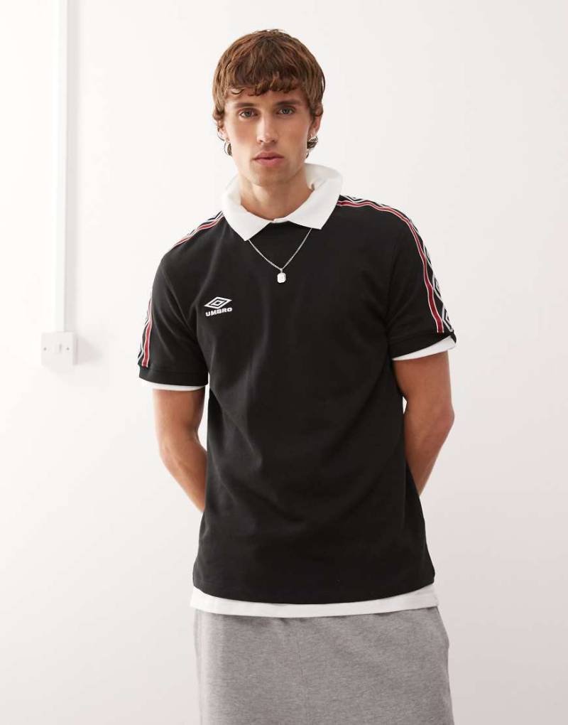 Umbro - T-Shirt in Schwarz mit Tape von Umbro