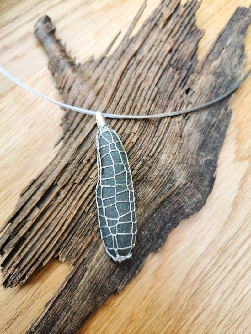 Steinling - Netzstein Silber Steine Eingestrickt Flusssteine Steinschmuck Steinanhänger Steinling - Netzstein Silber Steine Eingestrickt Flusssteine Steinschmuck Steinanhänger von UmgarnteSteine