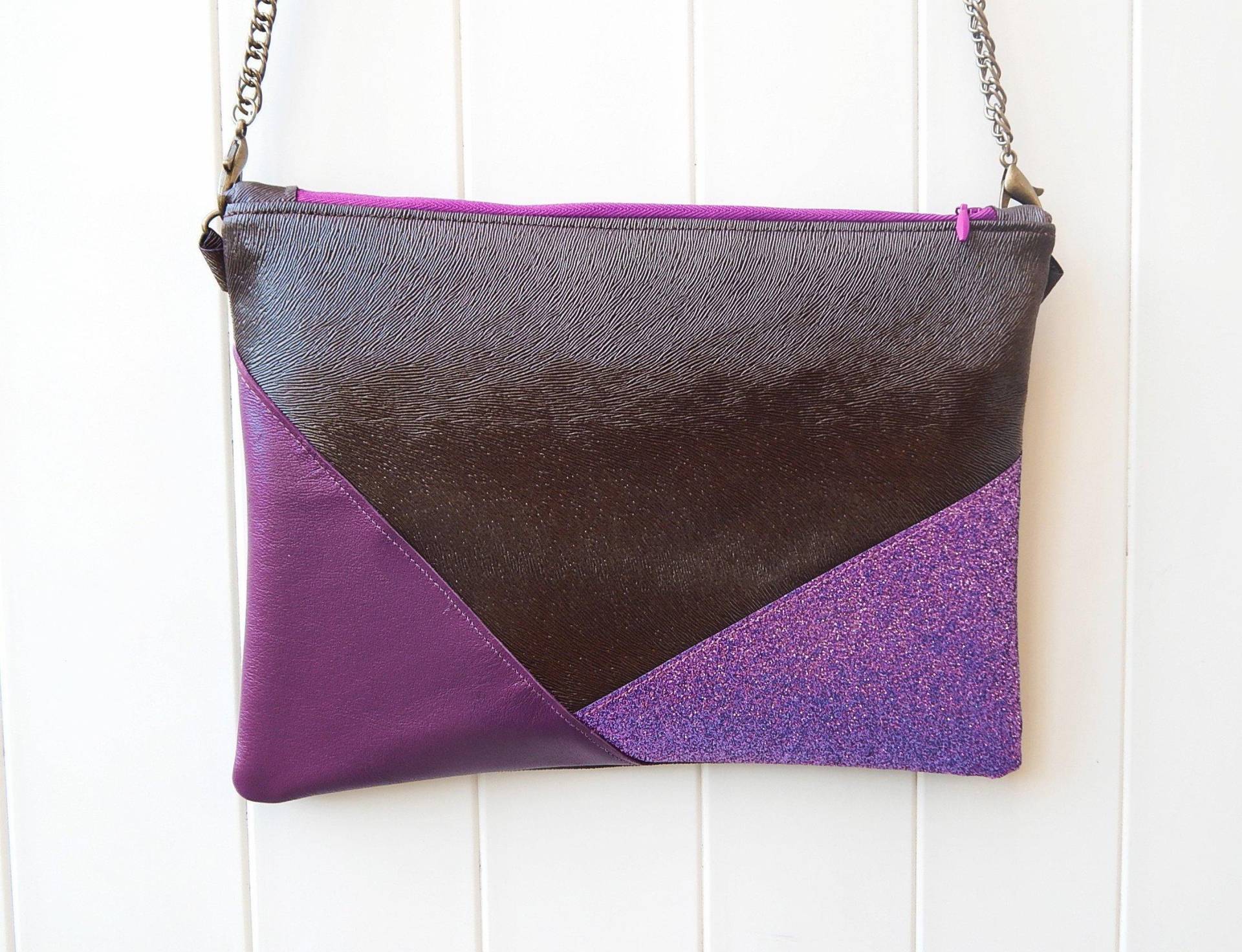 Abend-Clutch Aus Braunem Kunstleder, Weichem Aubergine-Leder Und Lila Pailletten/Kettengriff Damengeschenk Abend-Clutch Aus Braunem Kunstleder, Weichem Aubergine-Leder Und Lila Pailletten/Kettengriff Damengeschenk von UnCadeaudAlex