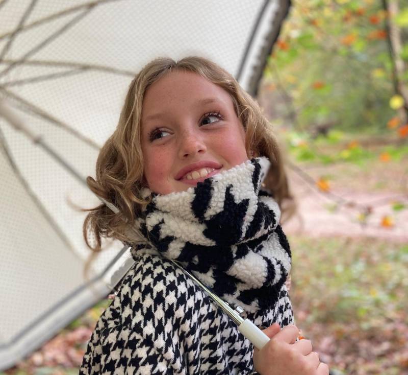 Kinder-Schlauchschal, Halswärmer, Infinity-Schal, Kunstfell, Weicher Stoff - Schwarz-Weißer Hahnentrittmuster von UnaBellaShop