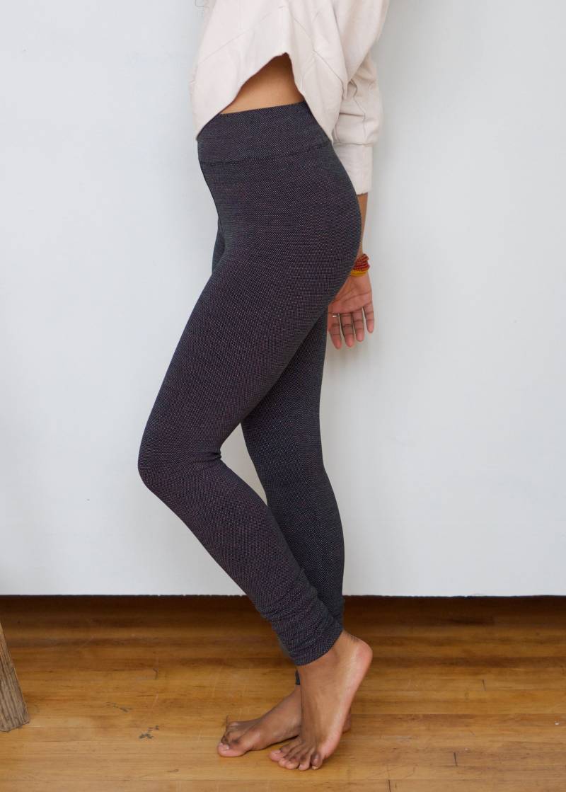 Dotty Leggings - Bio Baumwolle Jaquard Dicke Schwarz Mit Weissen Punkten von UnaPlumaShop