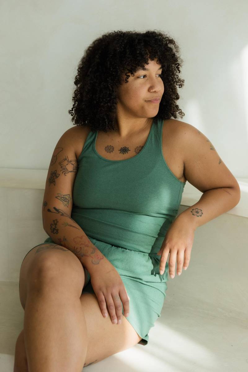 Sarala Shirt - Leinen Bio-Baumwolle Racerback Tank Top von UnaPlumaShop