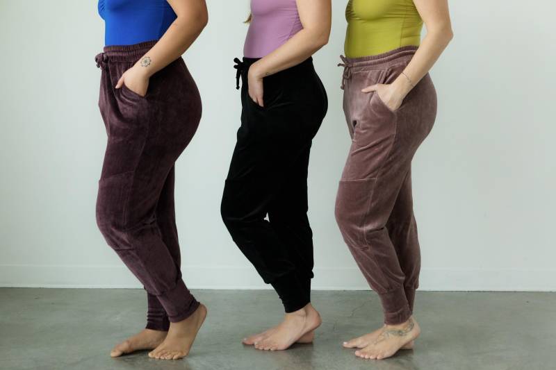Velvet Komodo Joggers - Gemütliche Bio Samthose Mit Weichem Bund Und Tiefen Taschen von UnaPlumaShop