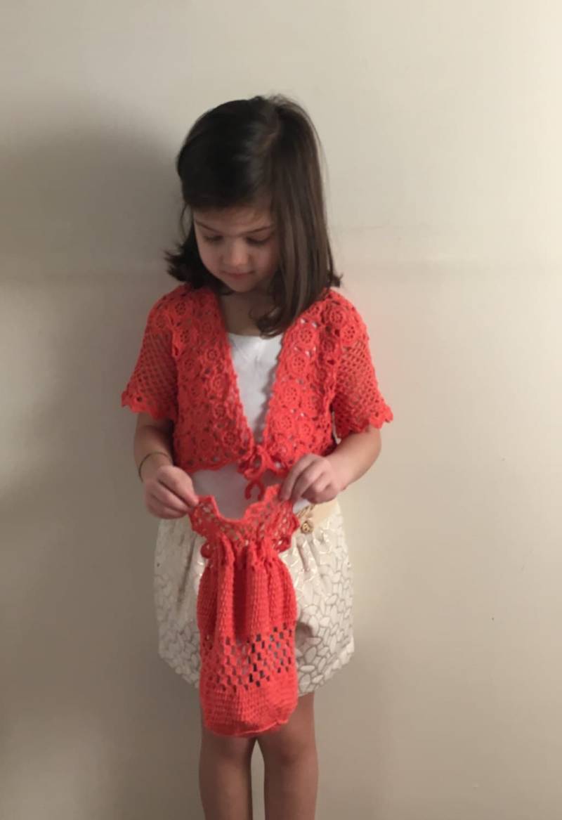 Passendes Set Jacke Und Tasche/ Baby Mädchen/ Gehäkelter Shrug/ Baumwolljacke Handgehäkelt/ 4-5 Jahre Alt/ Geschenkidee von UnaViolaSulBalcone