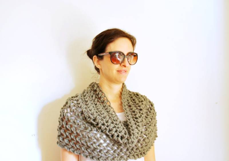 Schal/ Grau/ Stricken/ Wickelschal/ Loop/ Wolle Winter Accessoires von UnaViolaSulBalcone