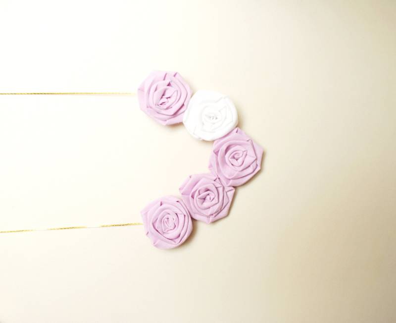 Stoff-Halskette Für Die Frau, Lilac Halskette Stoff, Frau Rosen-Accessoires, Handgefertigt, Blume Rosenkette, Stoff-Juwelen, Stoff von UnaViolaSulBalcone