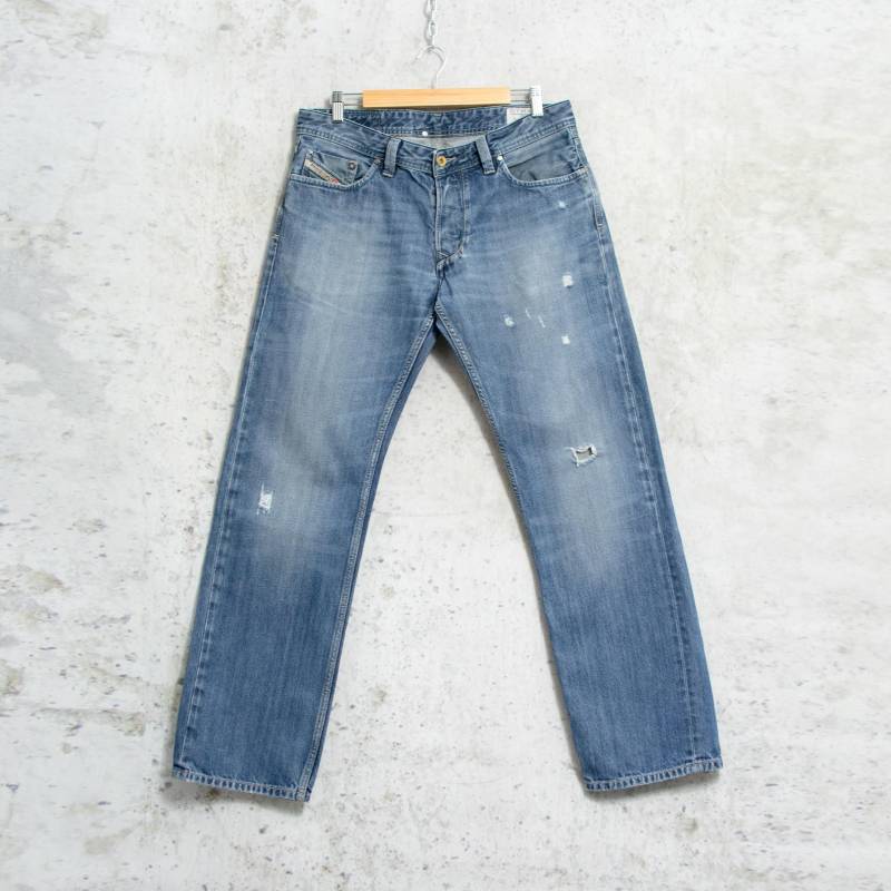 Diesel Jeans Distressed Denim Larkee Straight Leg Grunge Männer Gr. W34 von UncleEdVintage