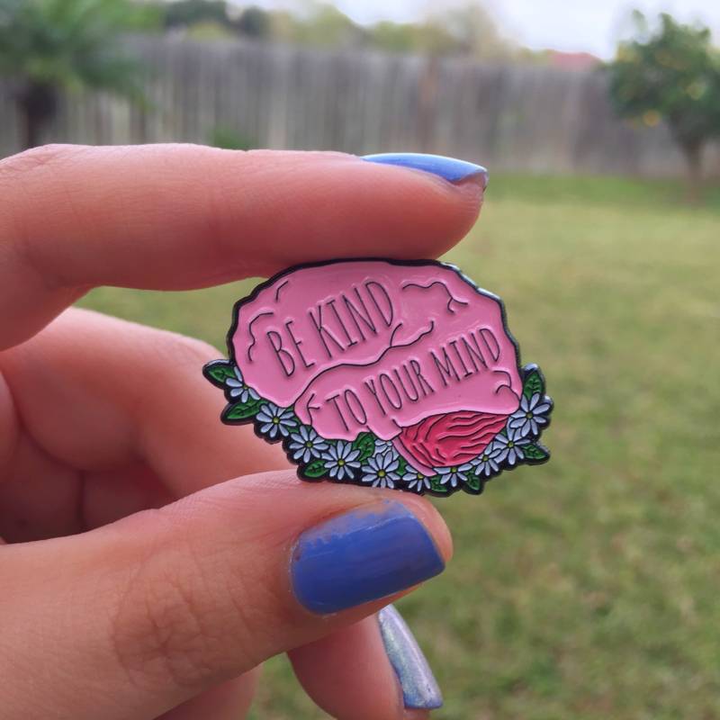 Be Kind To Your Mind Emaille-Pin von UncommonxNonsense
