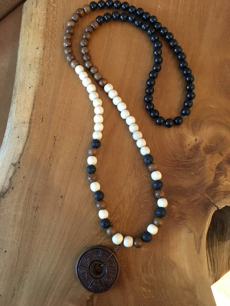 Holz Mala von UnconditionallyYoga