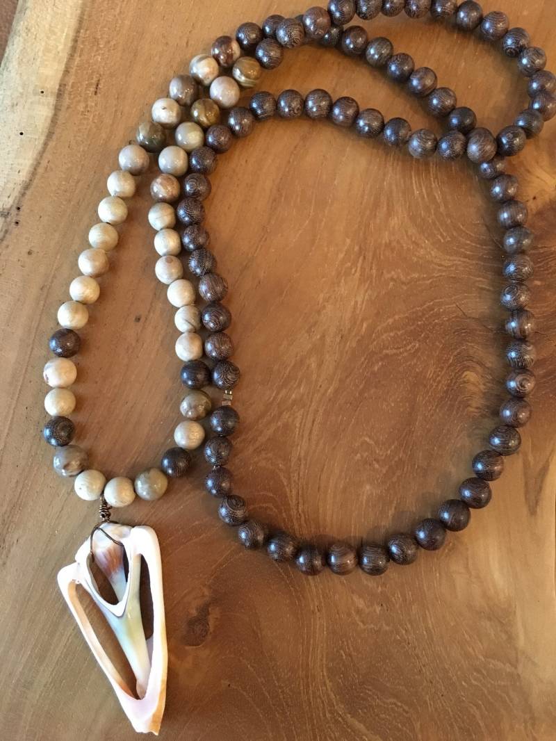 Shell Mala Shell Mala von UnconditionallyYoga