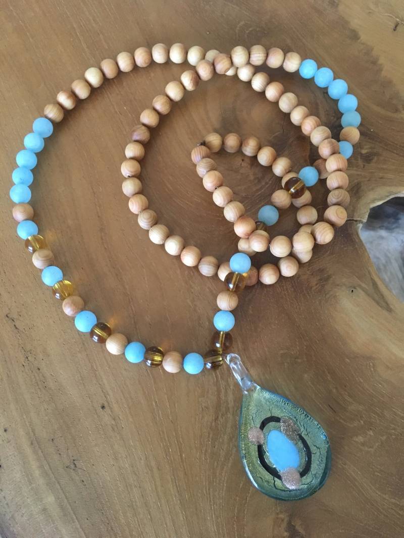 Zedernholz Mala von UnconditionallyYoga