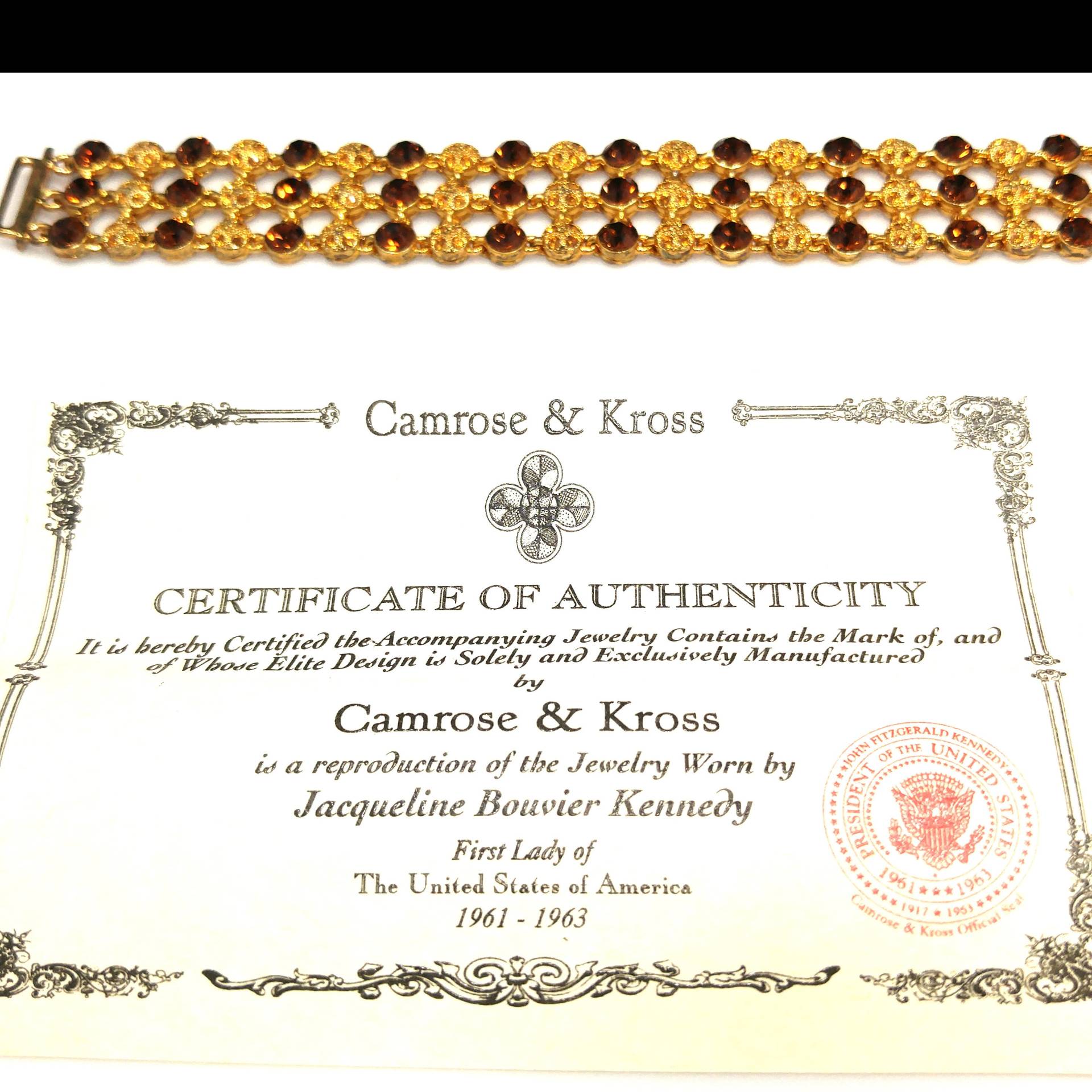 Camrose & Kross Jacqueline Kennedy Replik Armband, Hell Dunkle Strasssteine, 1990Er Jahre Vintage Schmuck von UncoveringVintage