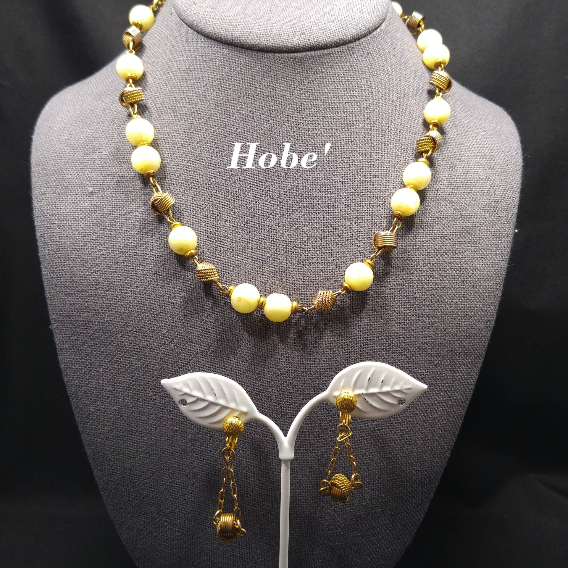 Hobe' Hellgelbe Lucite Perlen Halskette & Passende Ohrringe, Vergoldet, 1950Er Jahre Vintage Schmuck von UncoveringVintage