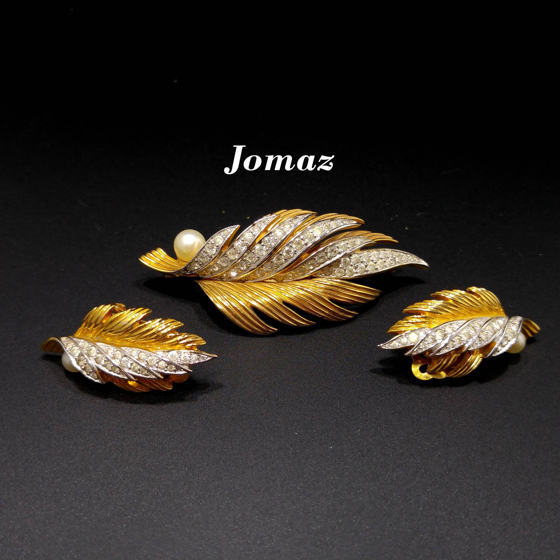 Jomaz Vergoldete Brosche & Ohrringe, Blatt Pave' Strass Design, 1940Er Jahre Vintage Schmuck von UncoveringVintage