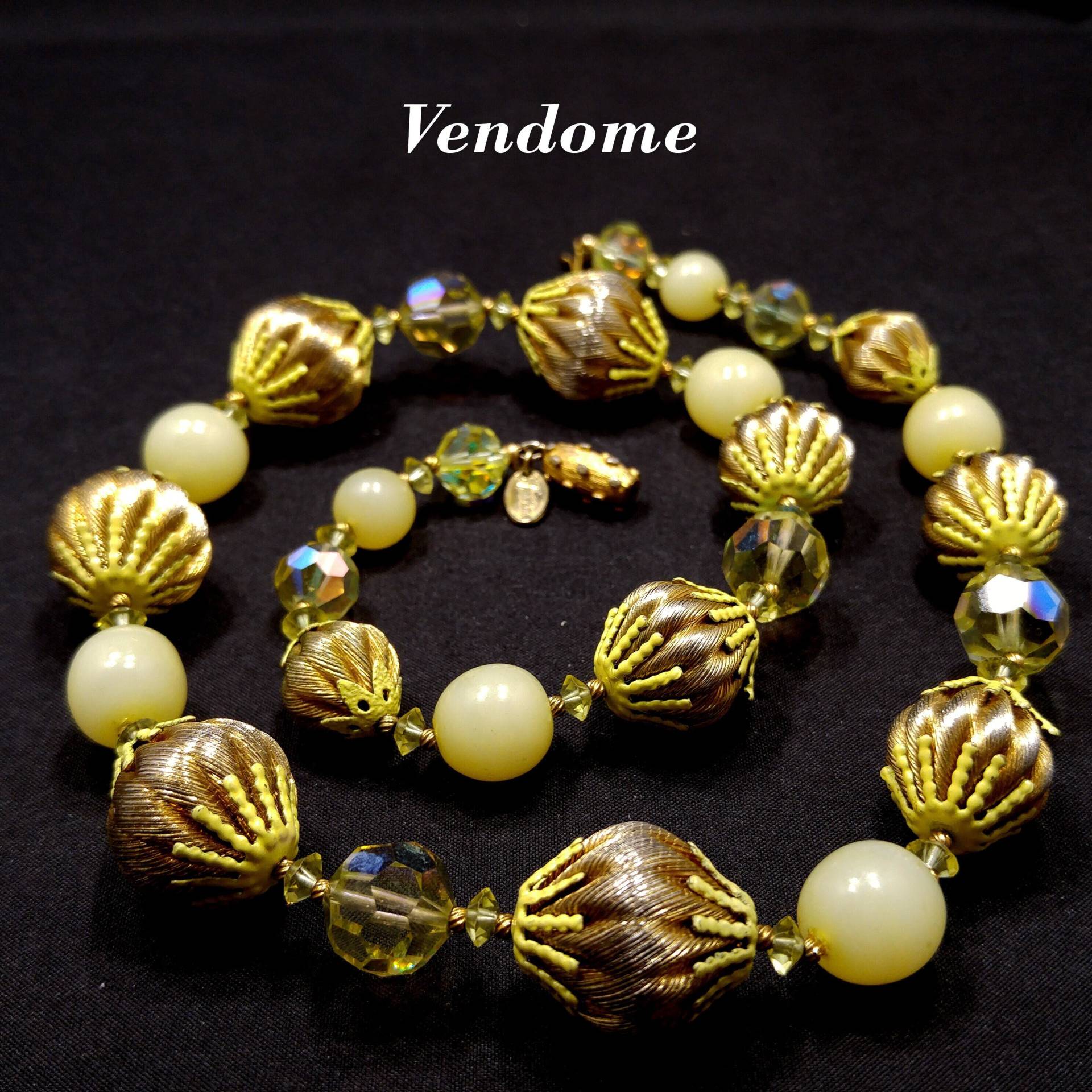 Vendome Gold Twist & Ab Kristall Perlenkette, Gelbe Perlenkappen, Vergoldet, 1960Er Jahre Vintage Schmuck von UncoveringVintage