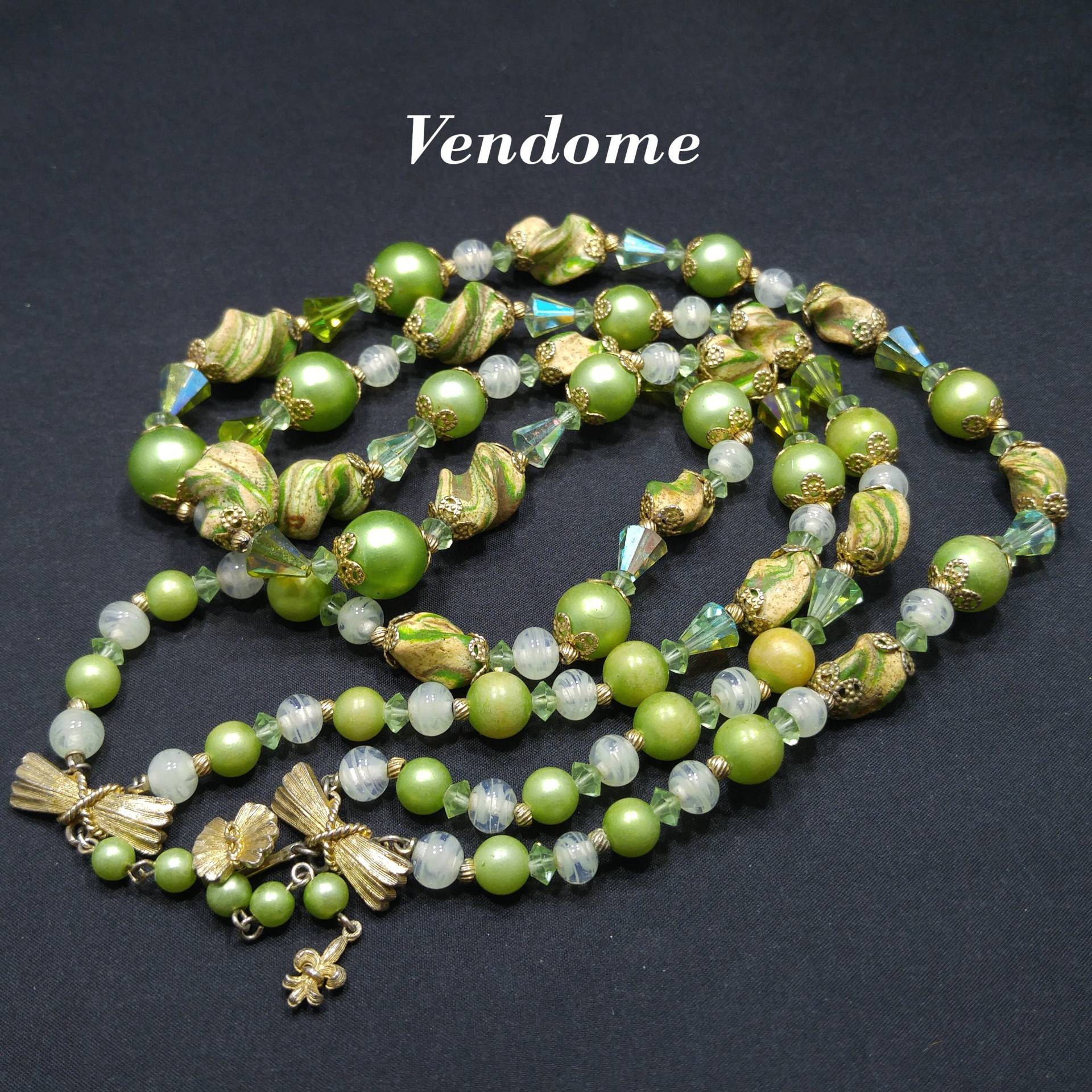 Vendome Green Beige Art Beads, Ab Cone Crystal 1960Er Jahre Vintage Schmuck von UncoveringVintage