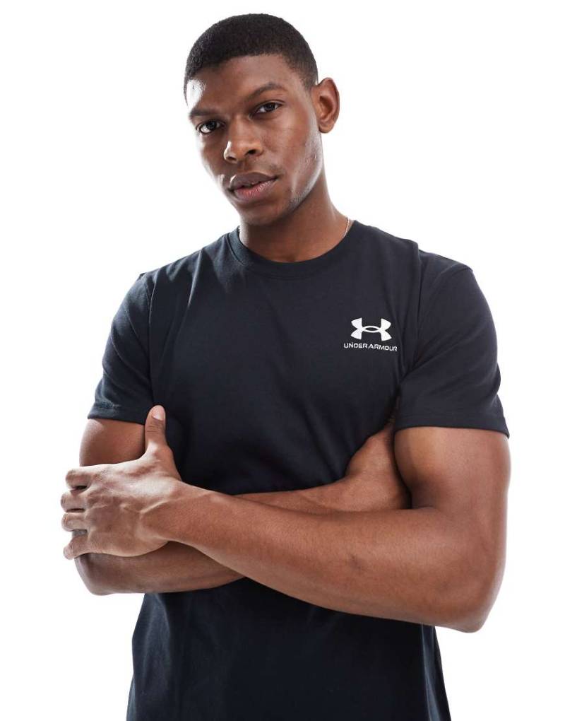Under Armour - Kurzärmliges T-Shirt aus schwerem Material in Schwarz mit aufgesticktem Logo von Under Armour