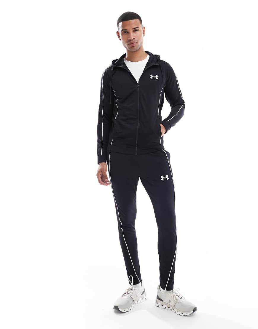 Under Armour - Novelty - Trainingsanzug in Schwarz und Weiß von Under Armour