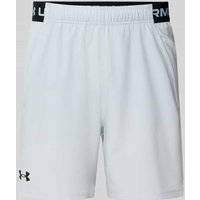 Under Armour Relaxed Fit Shorts mit Logo-Print Modell 'Vanish' in Hellgrau, Größe M von Under Armour