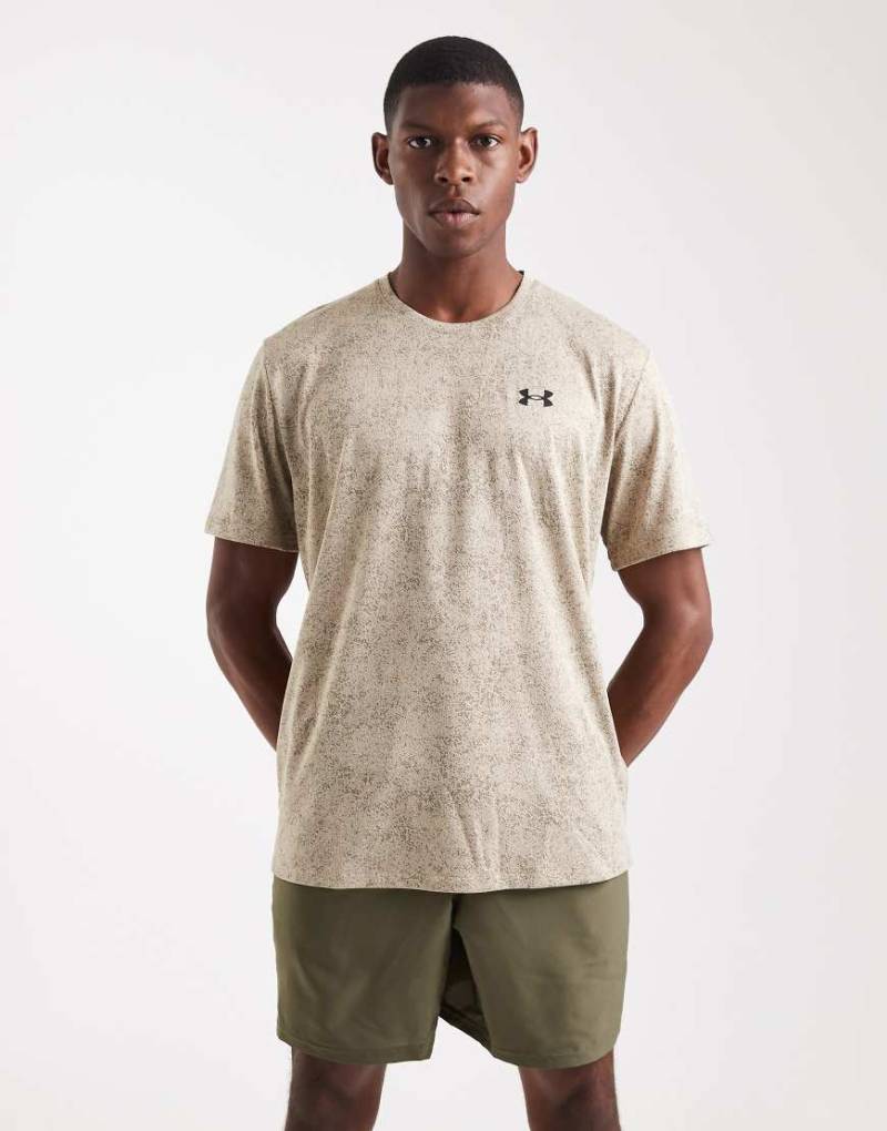 Under Armour - Tech Pixelate - T-Shirt in City Khaki-Neutral von Under Armour
