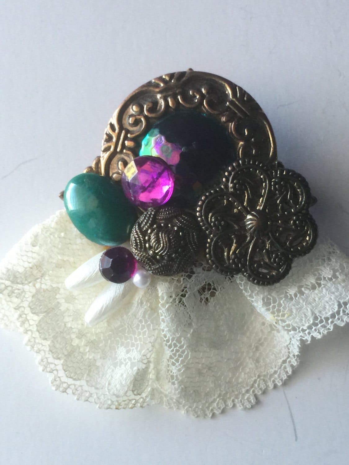 Vintage Geschnürt Strass, Knopf Und Perlen Anstecknadel - Brosche von UnderGrandmasRainbow