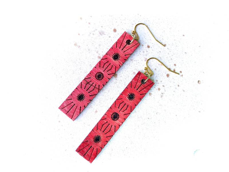 Tomatenrote Verwaschene Holzohrringe Mit Lasergravur, 10 cm Tropfen Tomatenrote Verwaschene Holzohrringe Mit Lasergravur, 10 cm Tropfen von UnderSpaciousClouds