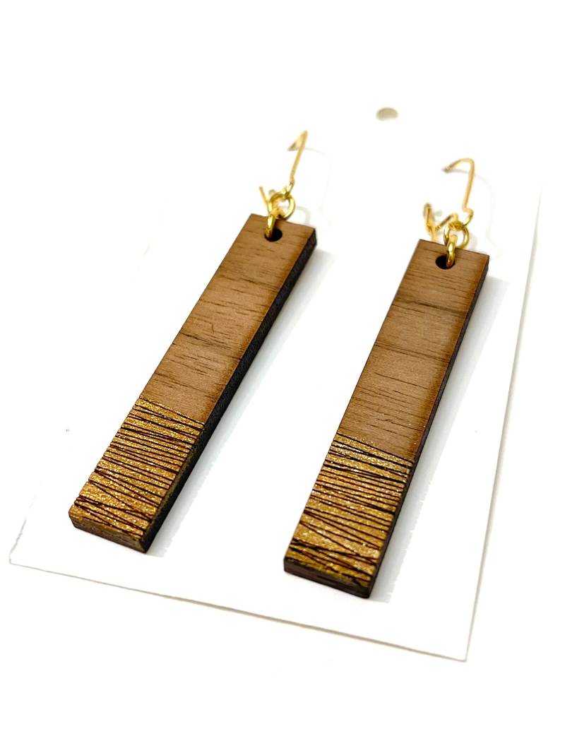 Walnussholz Ohrringe, Lasergraviert, Mit Goldakzent - 2 3/8 Zoll Tropfen von UnderSpaciousClouds