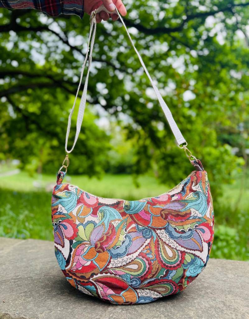 Moonbag Bananabag Umhängetasche Gobelin Farbenfroh Graphic Xl Unikat Statement von UnderTheStairsBerlin