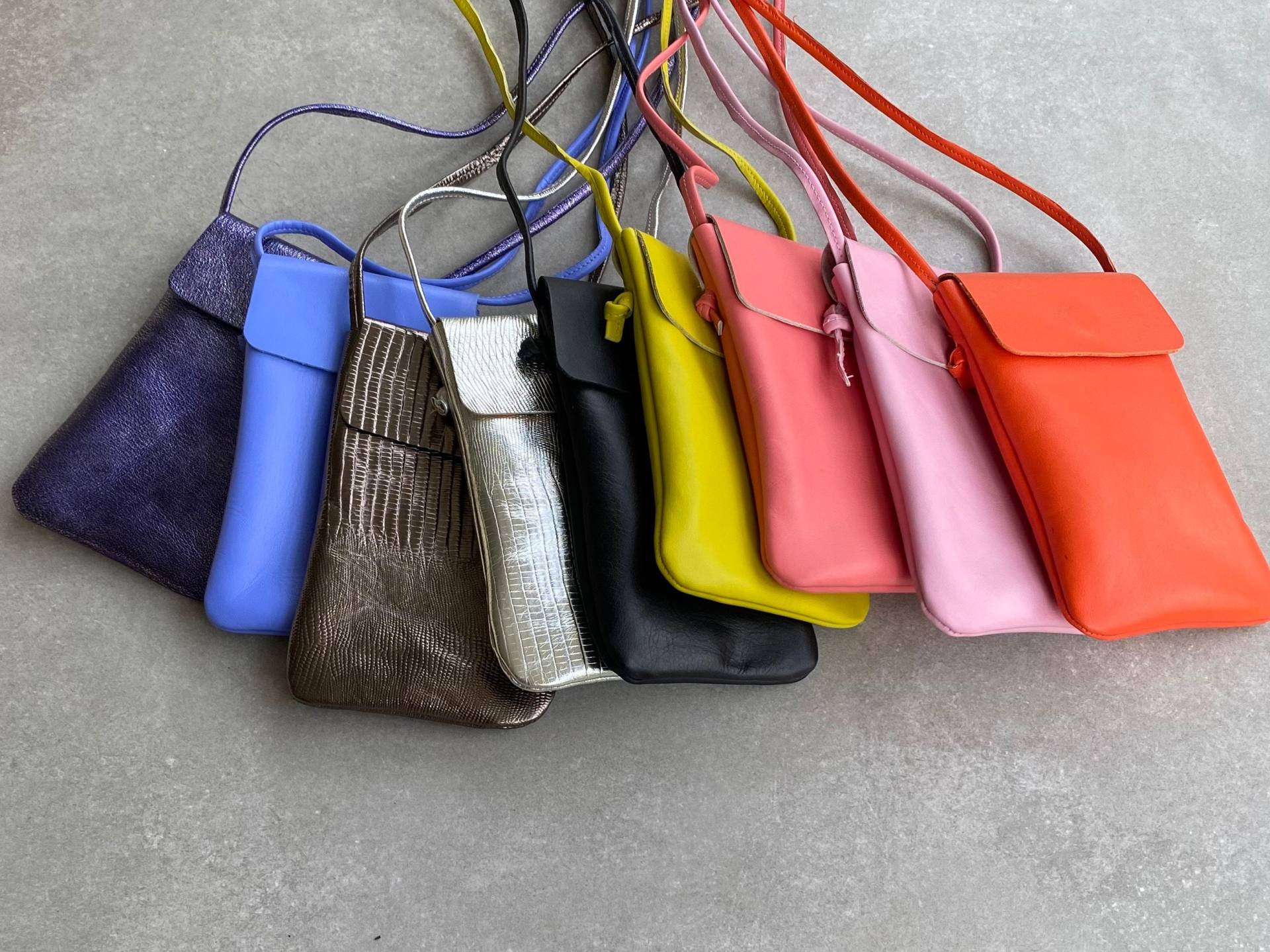 Cross Body Leder Handytasche Cross Body Leder Handytasche von UndercoverUK