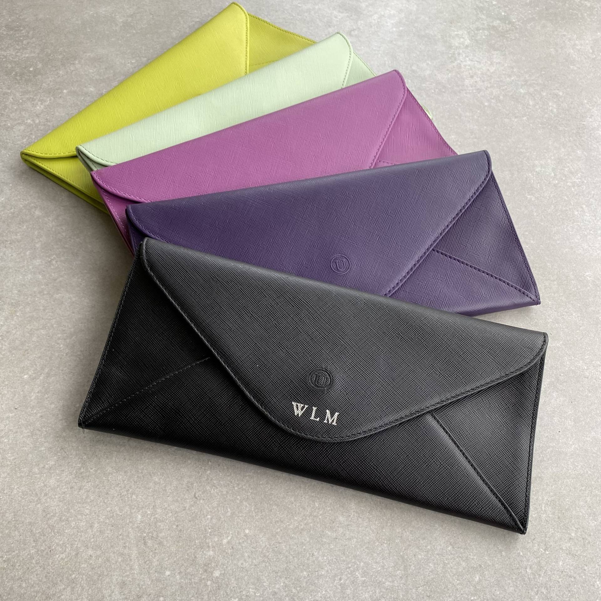 Ihre Reise, Organisiert - Personalisierte Quittung Aus Leder Mit Luxuriösem Seidenfutter Ihre Reise, Organisiert - Personalisierte Quittung Aus Leder Mit Luxuriösem Seidenfutter von UndercoverUK