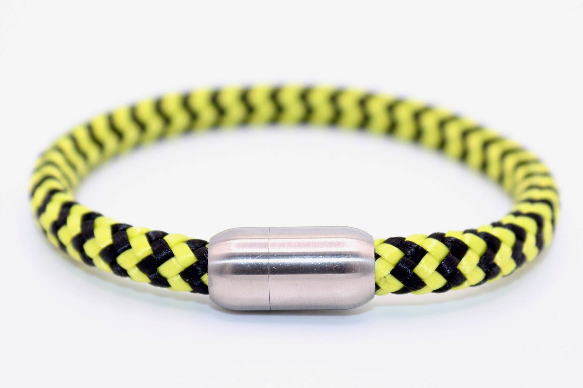 Segeltau Armband Schwarz Gelb 6 Mm Mit Edelstahl Magnetverschluss Herren Damen Segeltau Armband Schwarz Gelb 6 Mm Mit Edelstahl Magnetverschluss Herren Damen von UnderdogDesigns1