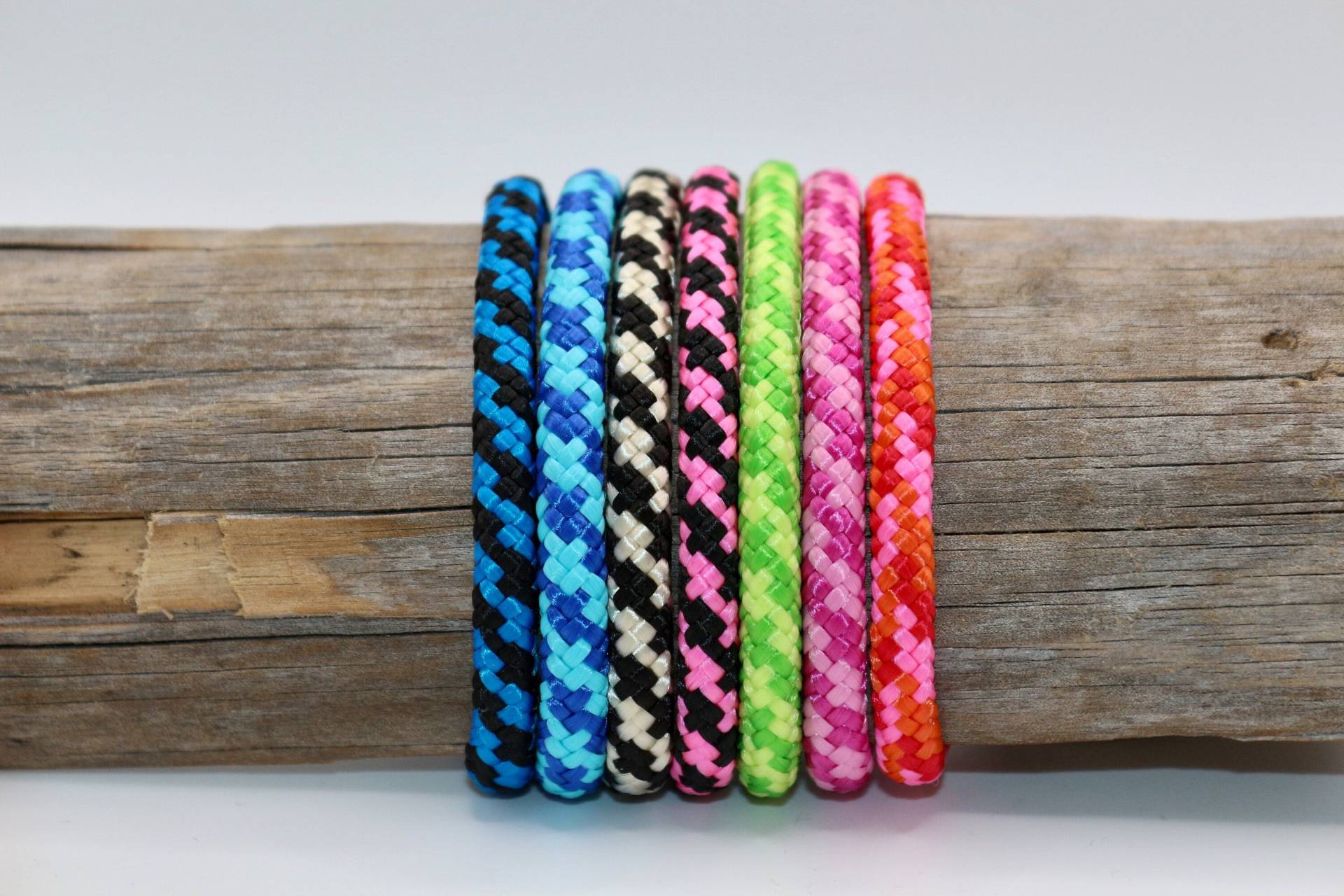 Segeltau Surfer Armband Fresh 6mm Mit Edelstahl Magnetverschluss Unisex Segeltau Surfer Armband Fresh 6mm Mit Edelstahl Magnetverschluss Unisex von UnderdogDesigns1