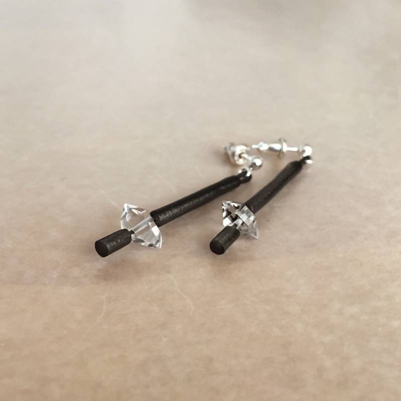 Ny Herkimer Diamant Handgemachte Schwarze Leder Perlen Ohrringe Ny Herkimer Diamant Handgemachte Schwarze Leder Perlen Ohrringe von UndergroundStars