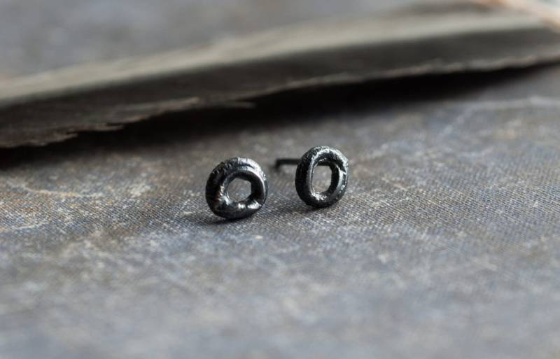 Ohrringe Männer Silber Ohrstecker Kreis Handgefertigter Gothic Schmuck Von Undergrowth Studio von UndergrowthStudio