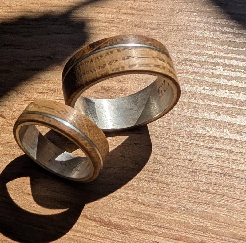 Einzigartige Partnerringe "Silver Sided Pathes Ii" Silber Eiche Einzelstücke Handarbeit von UndiscoveredArts
