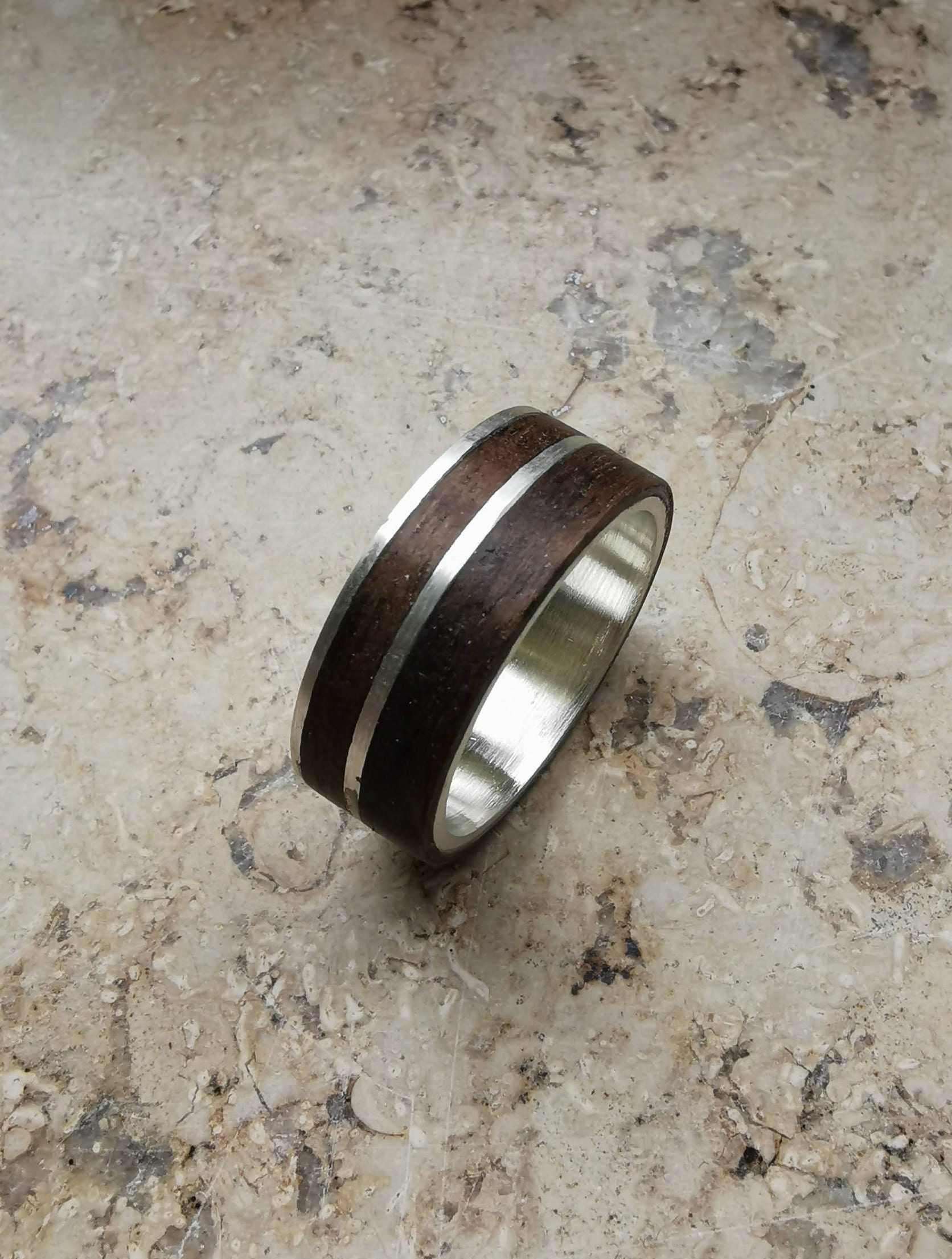 Einzigartiger Bentwood Ring "Lunar Reflect" Einzigartiger Bentwood Ring "Lunar Reflect" von UndiscoveredArts
