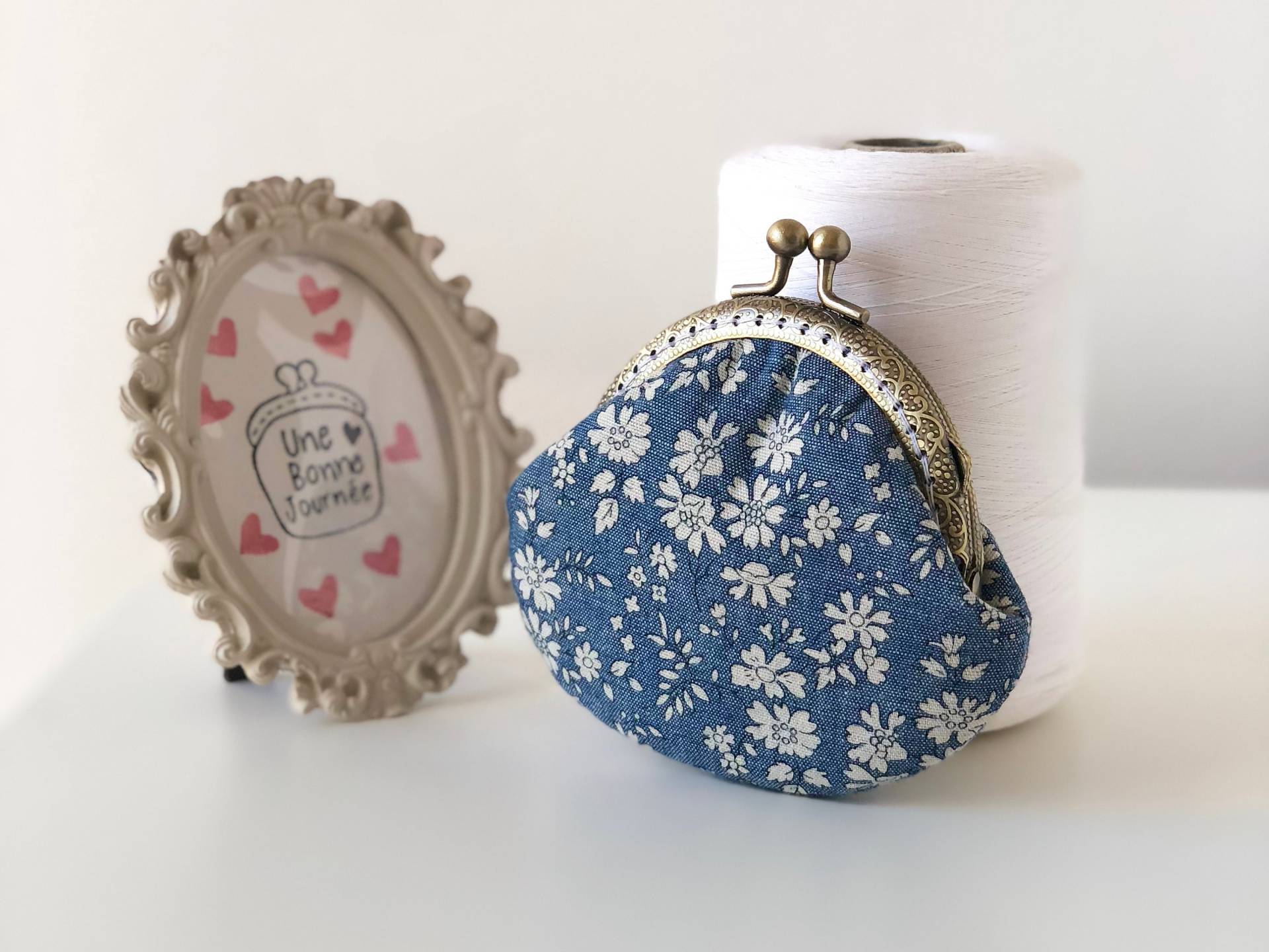 Liberty Of London Capel Denim Blue Handgenähte Vintage-Geldbörse Mit Metallrahmen/Geschenk Für Sie Liberty Of London Capel Denim Blue Handgenähte Vintage-Geldbörse Mit Metallrahmen/Geschenk Für Sie von UneBonneJournee