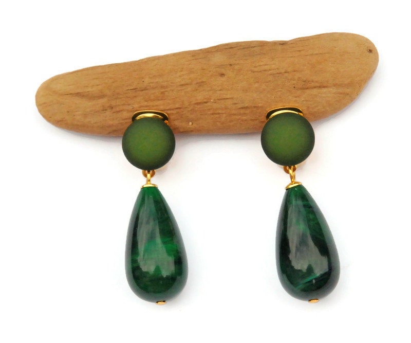 Grüne Ohrclips, Ausgefallene Designer Geschenk Für Sie Grüne Ohrclips, Ausgefallene Designer Geschenk Für Sie von UneDemiLune
