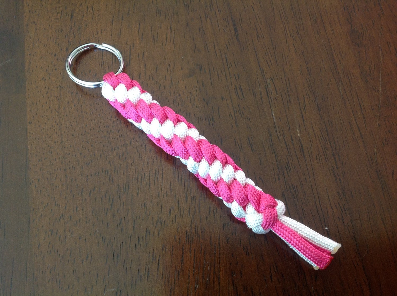 Paracord Schlüsselanhänger Paracord Schlüsselanhänger von UneeKreationsNC