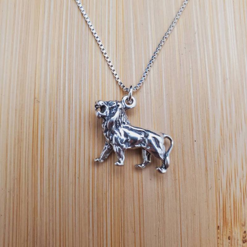 sterling Silber Charm Lion Halsketten-Anhänger Mit Silberkette Halskette | Einfache Löwe Geschenke-Ideen König Der Löwen Anhänger Made in Usa von UnforgetSilver