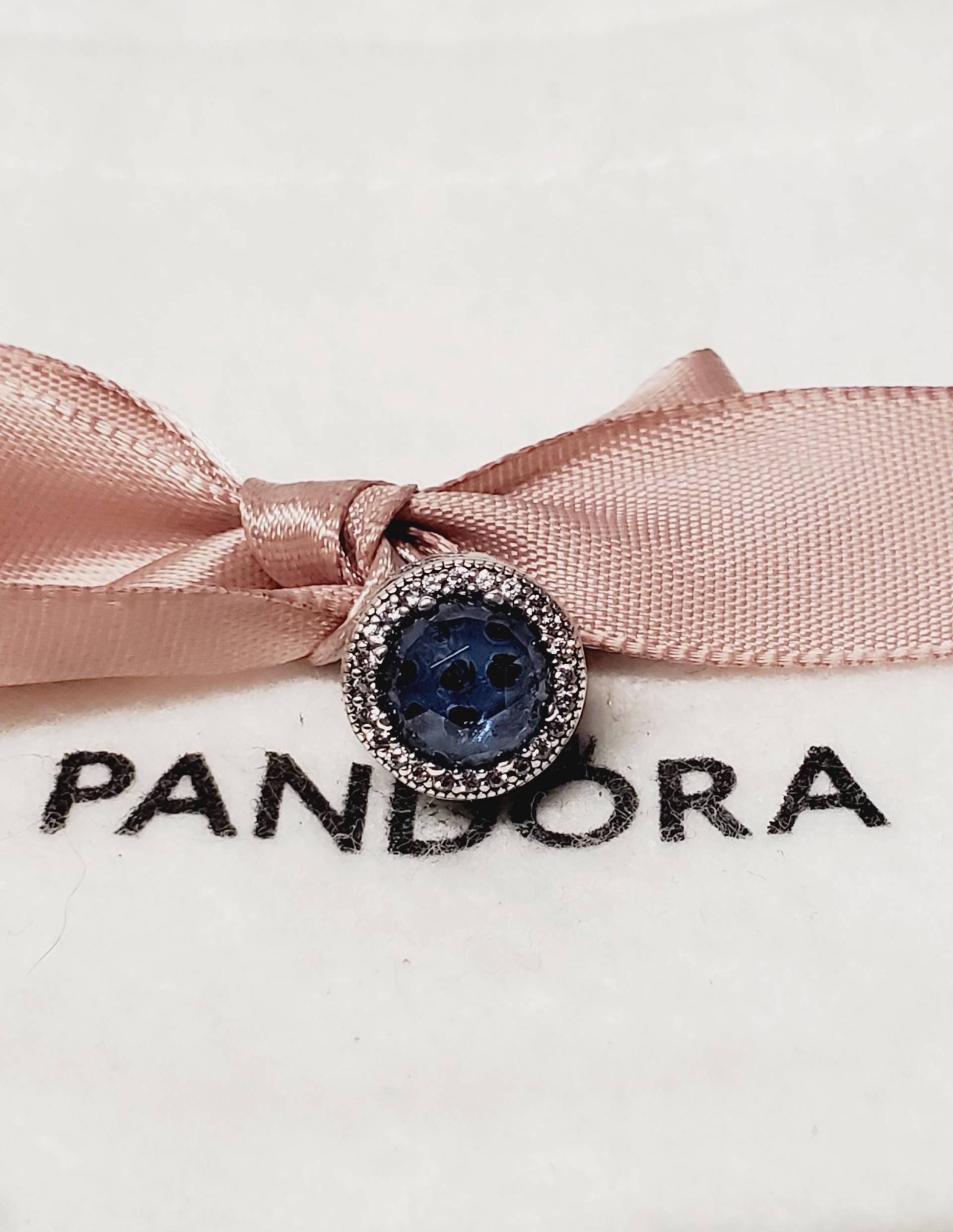 Original Pandora Silber Charm Beads Strahlende Herzen Mondschein Blau #791725 Original Pandora Silber Charm Beads Strahlende Herzen Mondschein Blau #791725 von Unforgetablecharms