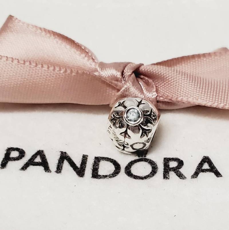 Pandora Anhänger Schneeflocke #790367Cza Ruhestand Pandora Anhänger Schneeflocke #790367Cza Ruhestand von Unforgetablecharms