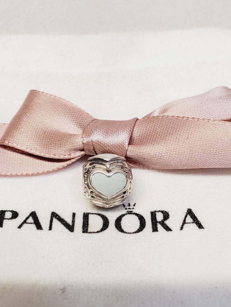 Pandora Hellgrau Emaille Herzen 925 Silber Ale Charm Echt 790591En26 Rentner Pandora Hellgrau Emaille Herzen 925 Silber Ale Charm Echt 790591En26 Rentner von Unforgetablecharms